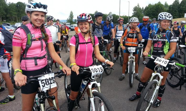 Emilie Thrane, Marte Skaug, Mette Liset og Karoline Elise Kalager klare til start på 5 topper.